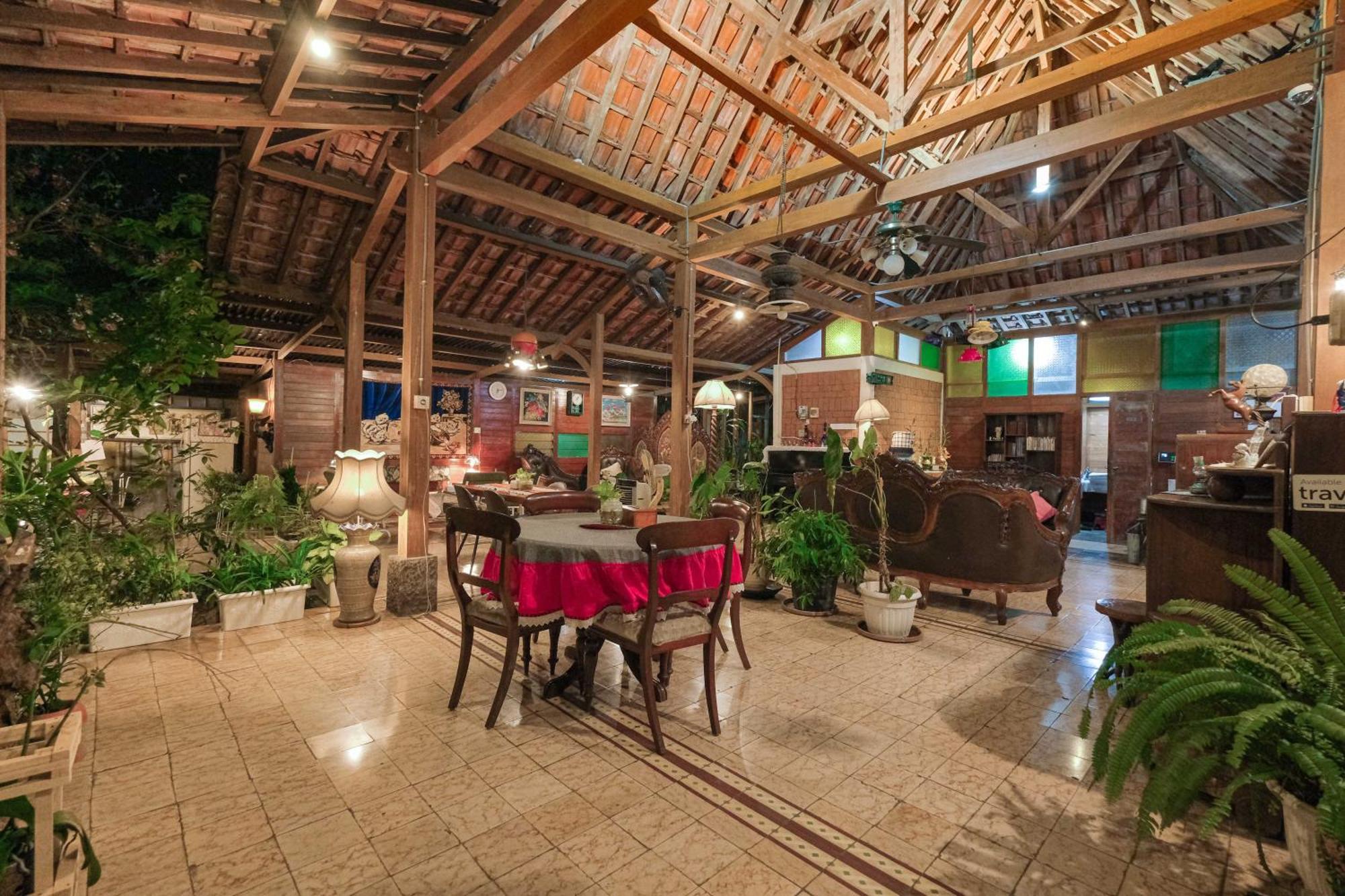 迪亚扬蒂住宿加早餐旅馆 三宝垄 外观 照片